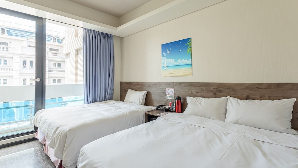 Hotel 99 12/32