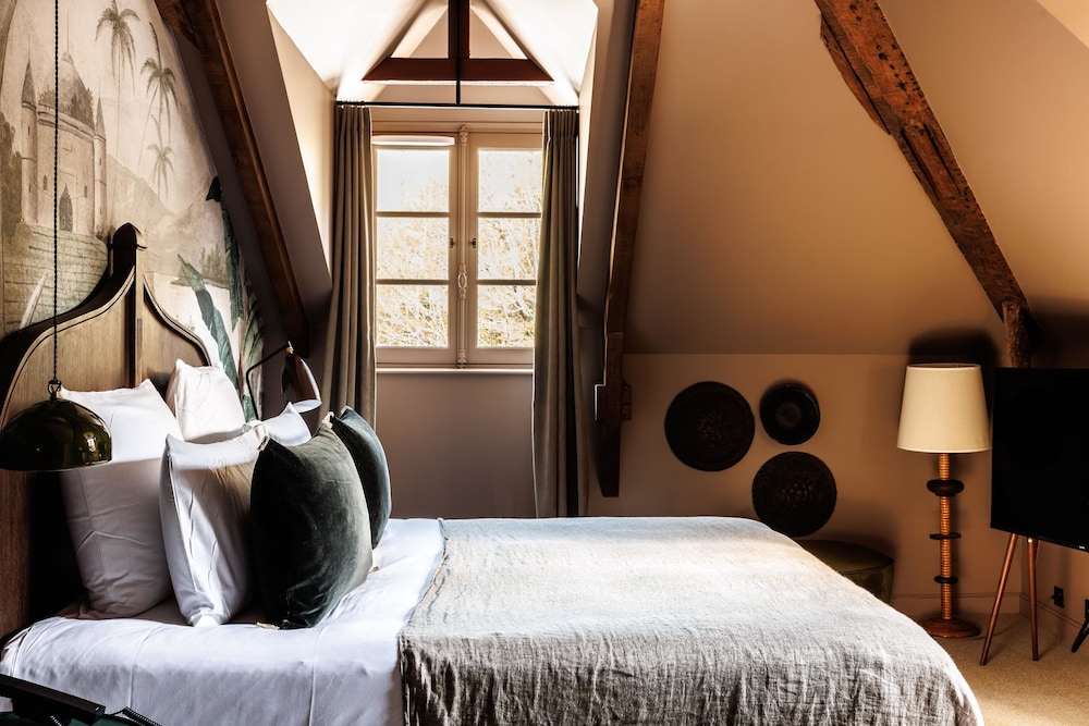 Superior, Queen Bed, Park View, Garden Area