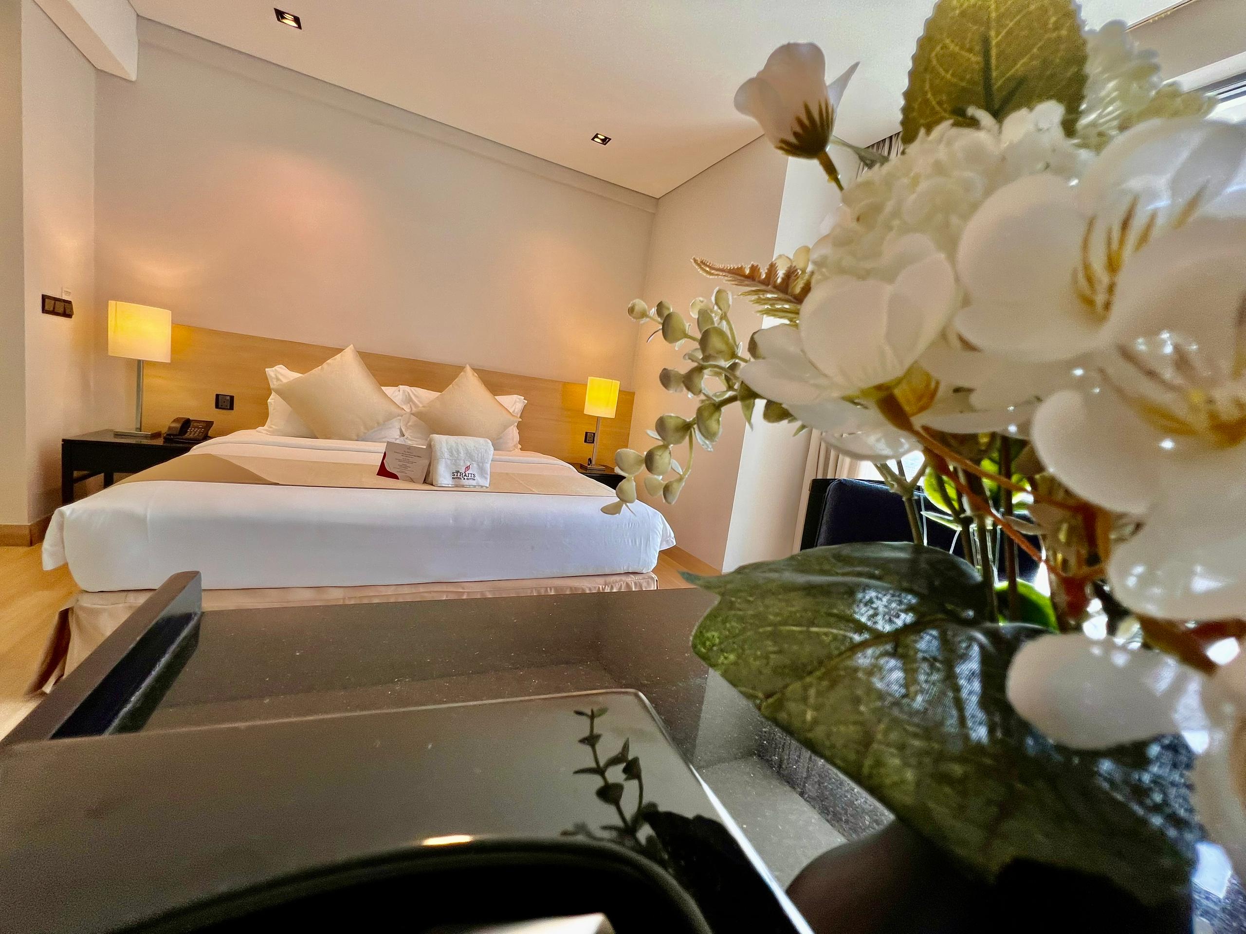 Straits, Suite