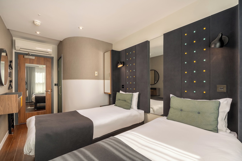 Twin Room, Point A Hotel Paddington 3/10