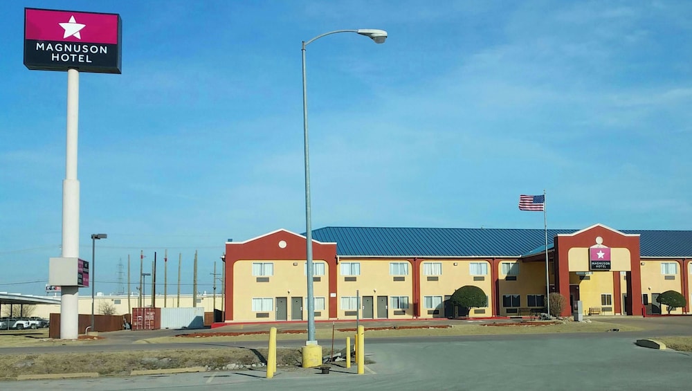 Magnuson Hotel Sand Springs 2/39