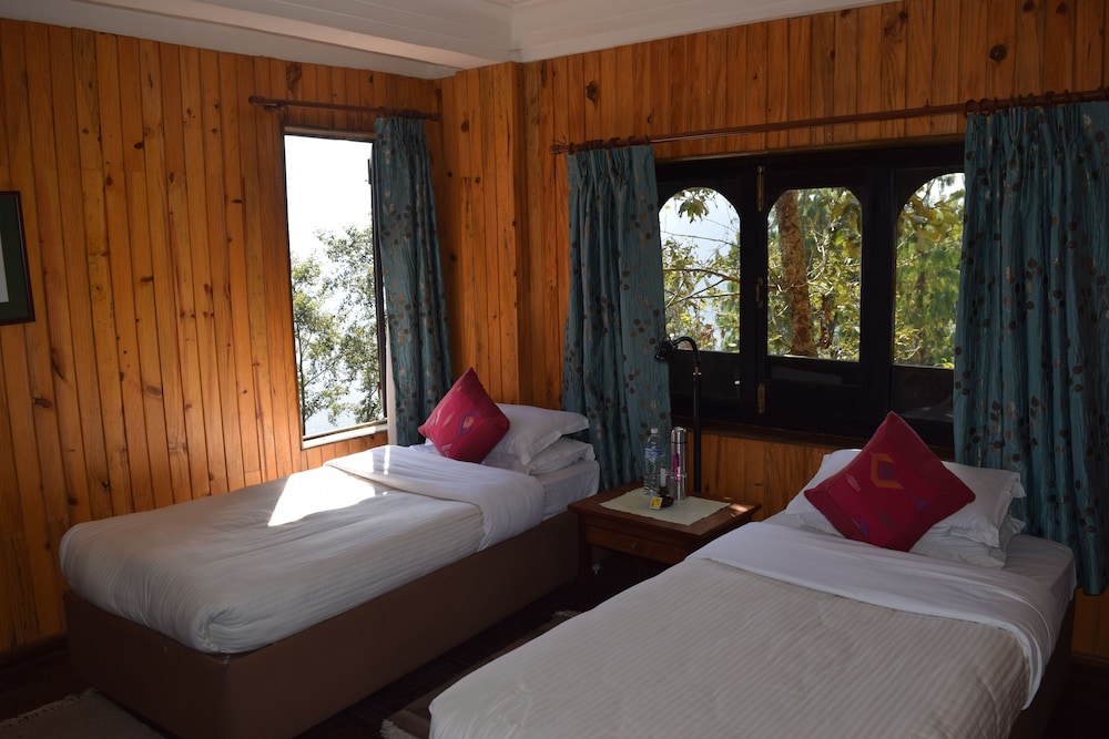 STANDARD, DOUBLE OR TWIN BED, MOUNTAIN SIDE, MOUNTAIN VIEW