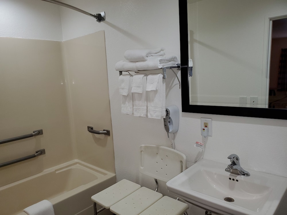 Days Inn by Wyndham Lexington 9/26