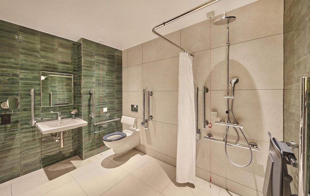 Hyatt Regency London Olympia 43/50
