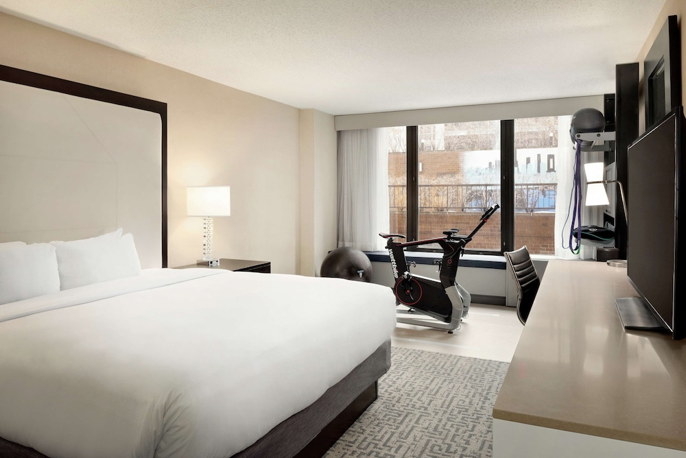 DoubleTree by Hilton Hotel Chicago Magnificent Mile 47/79