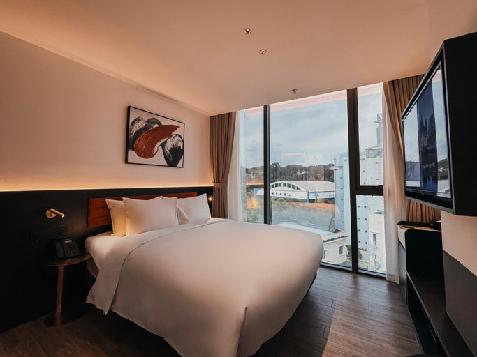 The Signature Hotel Saigon 2/9