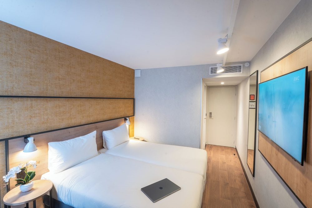 Kyriad Paris Nord Porte de Saint Ouen Formely Alliance Hotel Paris Porte de Saint Ouen 11/50