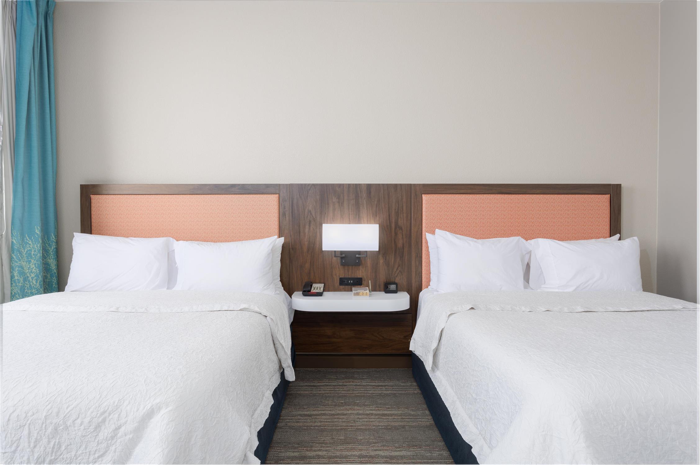 Studio, Queen Bed, Accessible