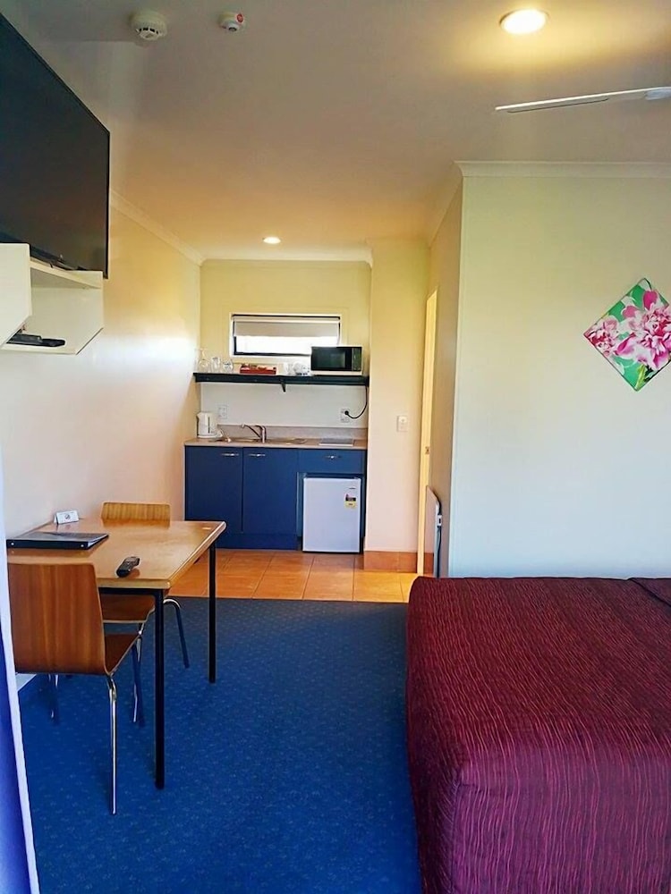 Stadium Motel 35/39
