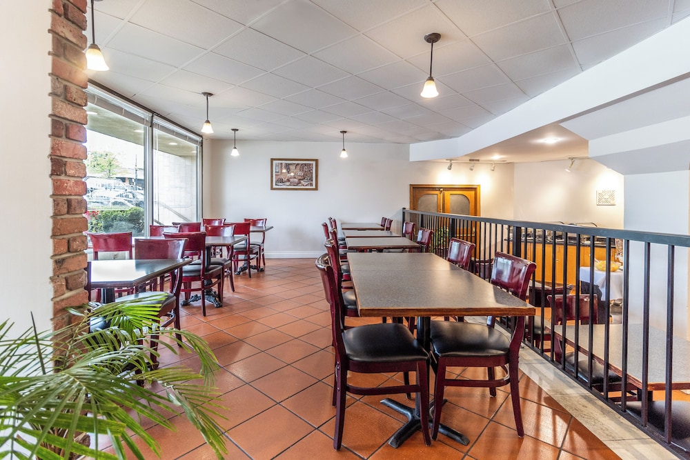 Atrium Inn Vancouver 32/48