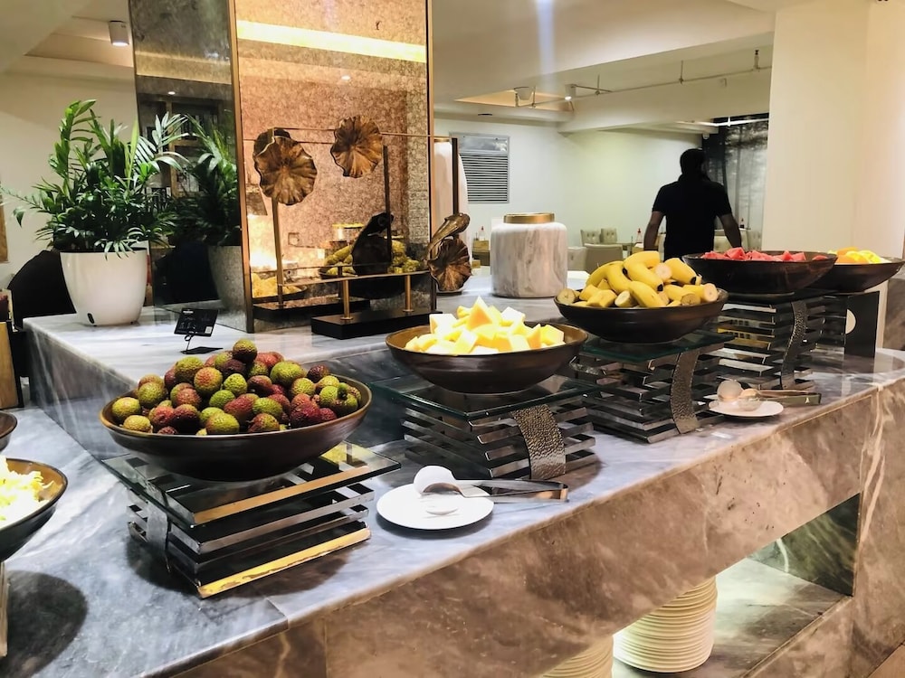 restaurant cafeteria