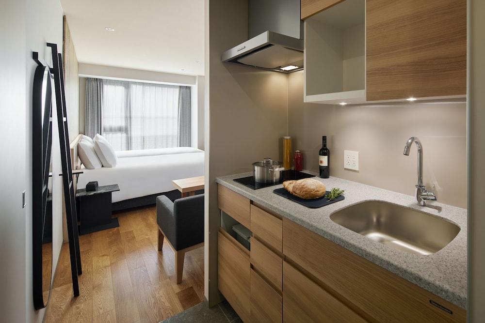 Oakwood Hotel Oike Kyoto 32/35
