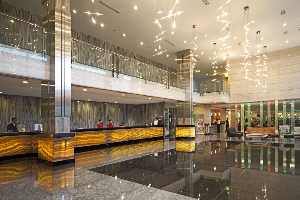 Lobby at FM7 Resort Hotel Jakarta Airport, TANGERANG