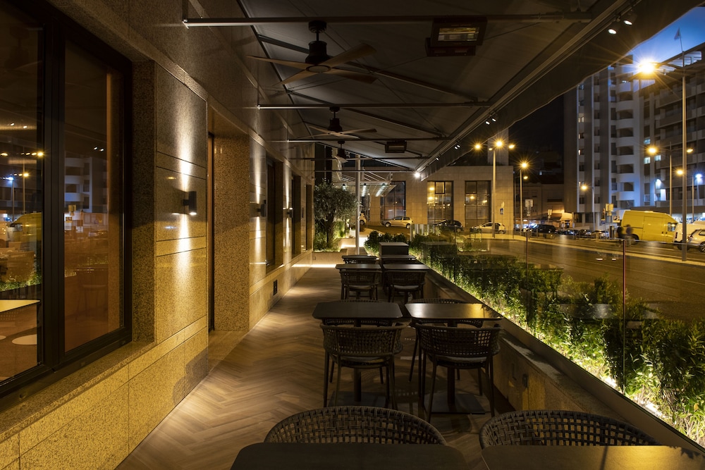 SANA METROPOLITAN HOTEL 30/65