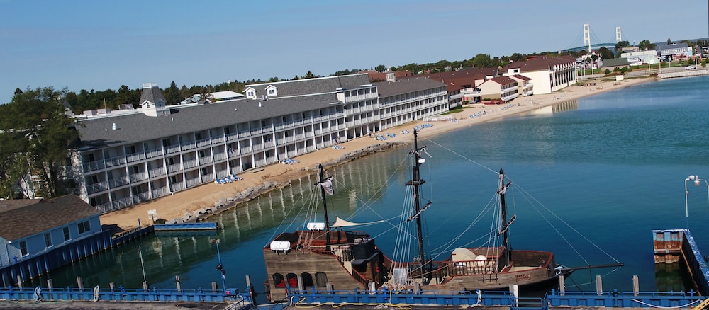 Hamilton Inn Select Beachfront 4/64