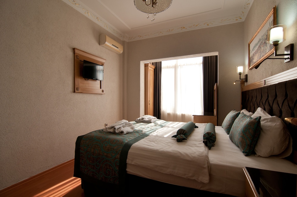 Blue Tuana Hotel 25/70