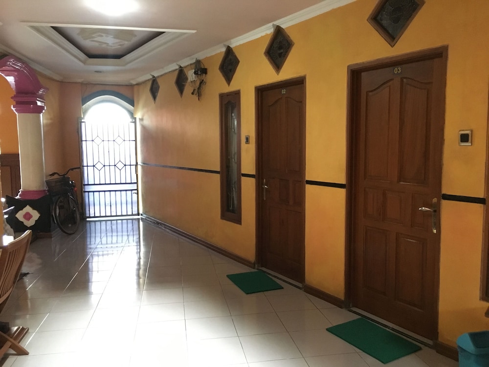 Hotel Alami near Alun-Alun Klaten 22/40