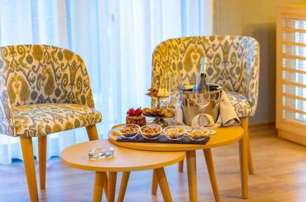 LA TERRAZZA HOTEL 54/60