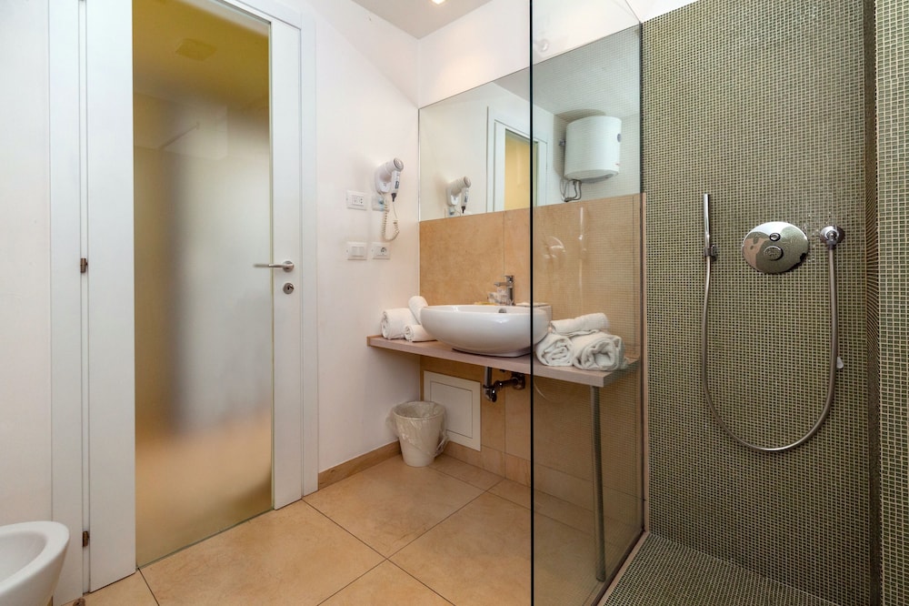 Zeus Residence Hotel 44/50