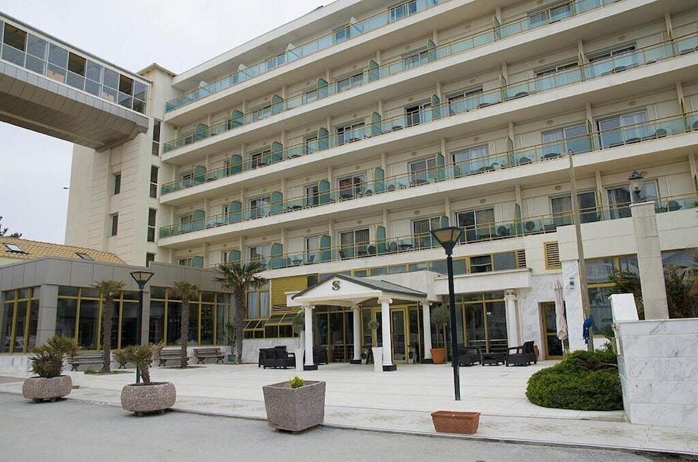 Eona Beach Resort 6/66