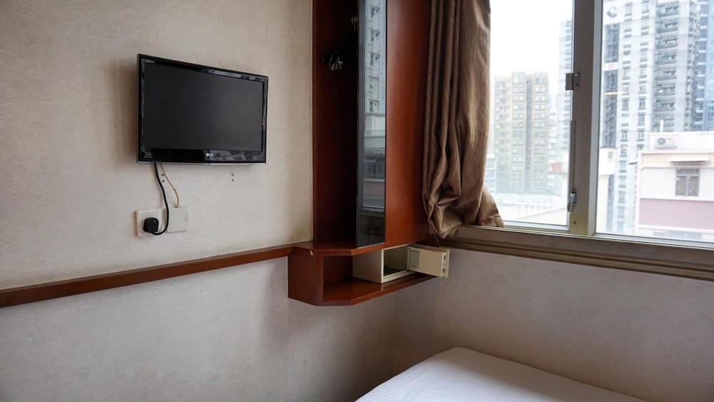 ORIENTAL LANDER HOTEL 40/41