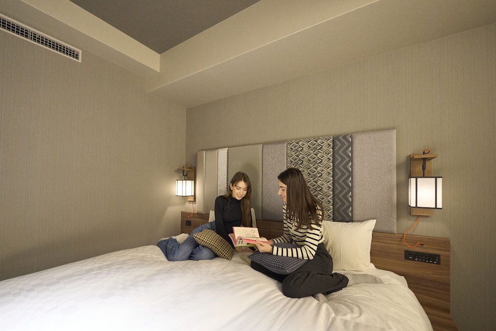 ROOM, DOUBLE BED