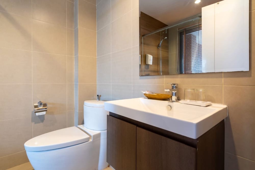 The Thames Pool Access Resort 50/50