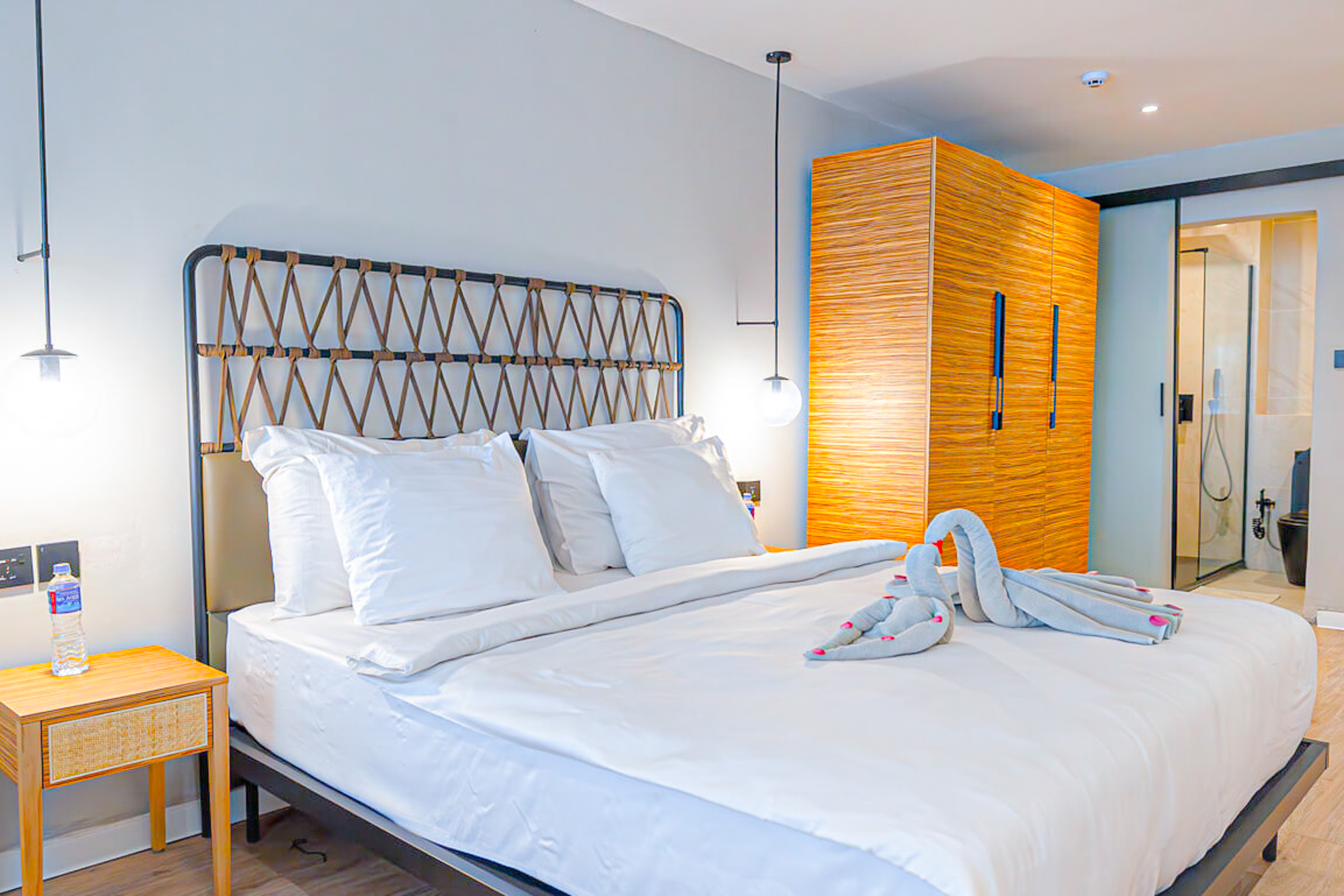 Swim Up Room، Kombo Beach Resort 2/7