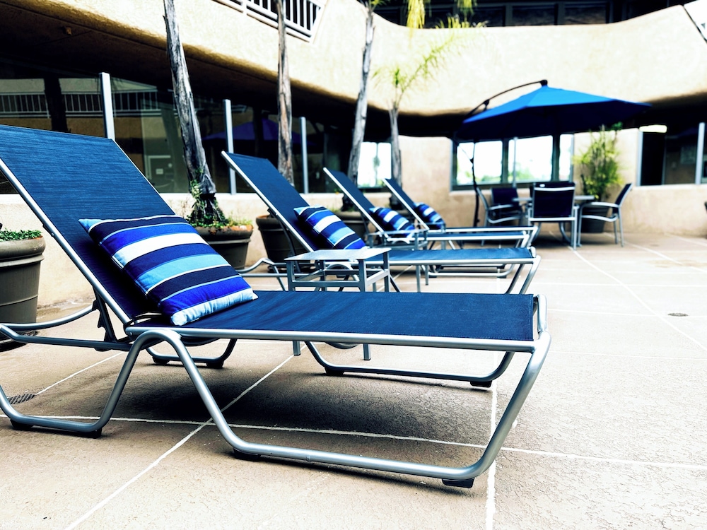 Pacific Inn 42/65