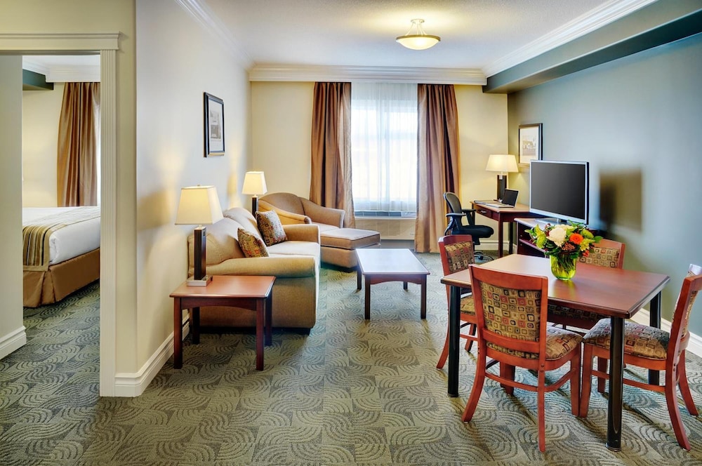 Kindersley Inn 35/47