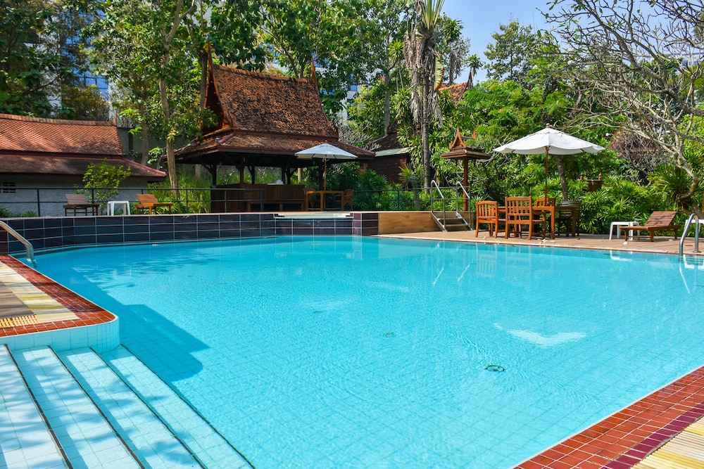 Sugar Hut Resort 24/74