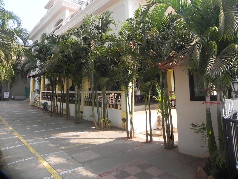 RIVERSIDE REGENCY RESORT 4/37