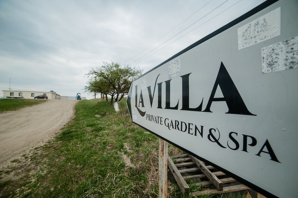 La Villa Hill Resort 2/40