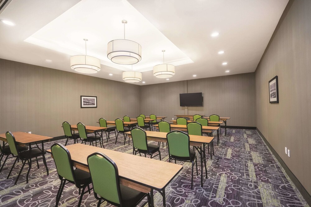 La Quinta Inn & Suites by Wyndham Memphis Downtown 36/36