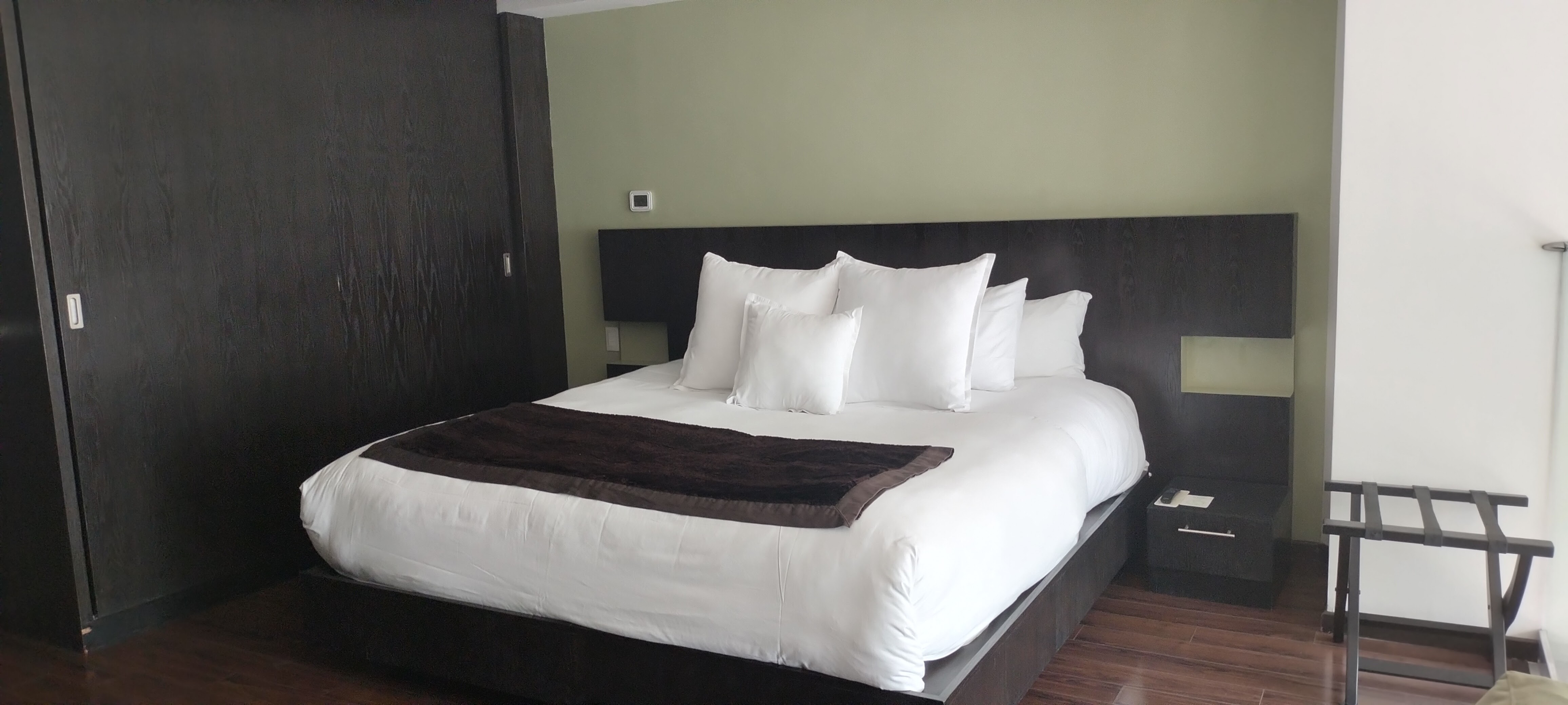 PRESIDENTIAL, SUITE