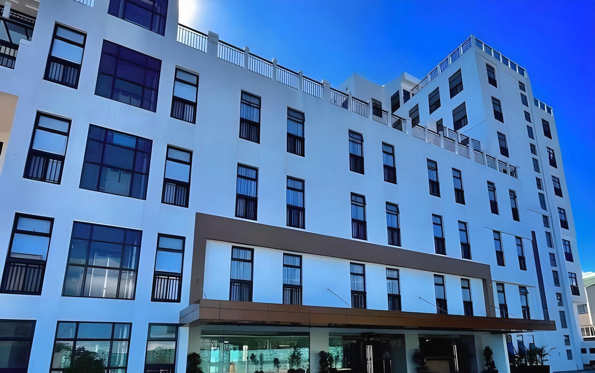 The Plaza Garden Hotel and Residences 4/23
