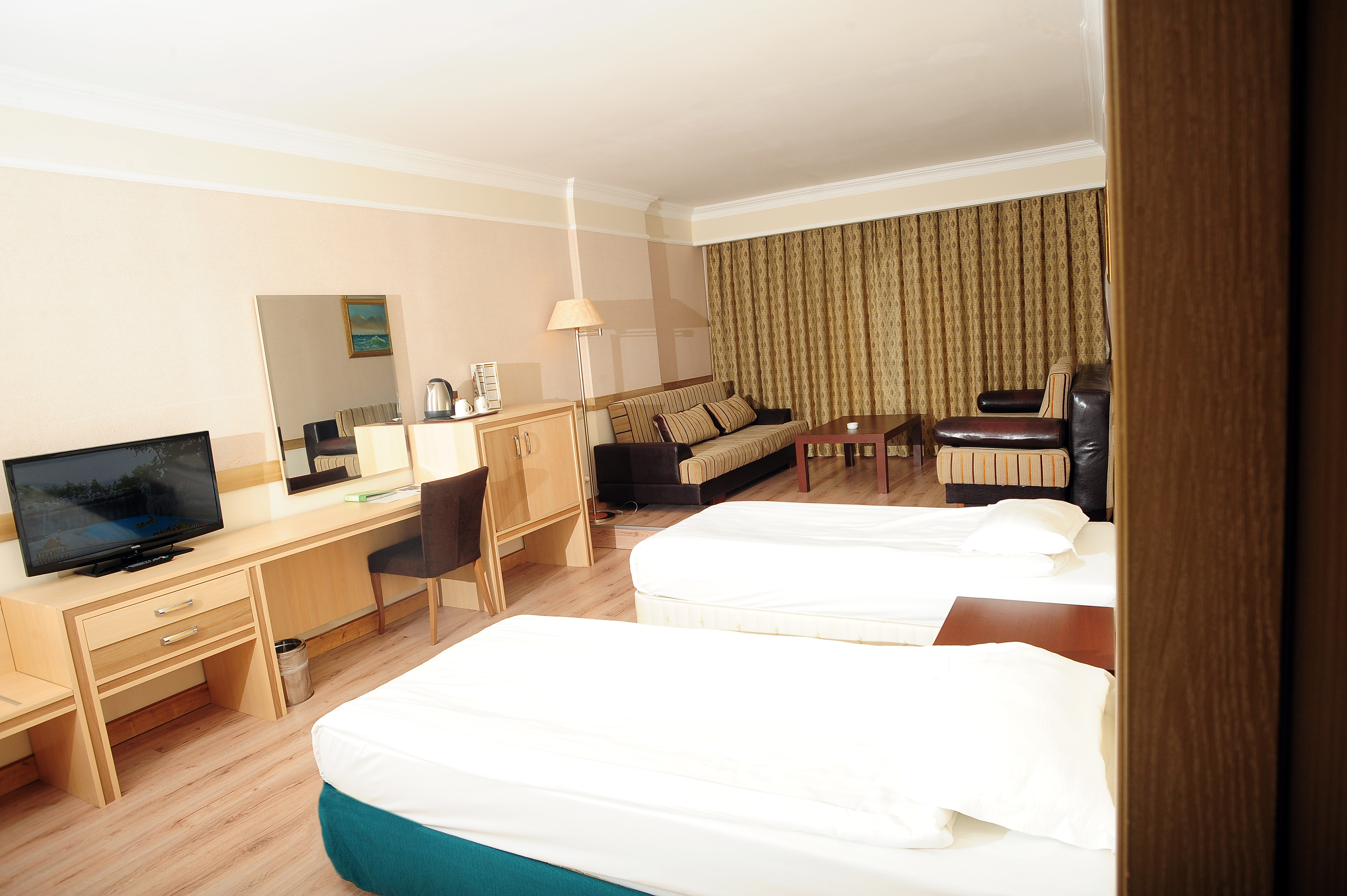 Utopia World Hotel 11/50