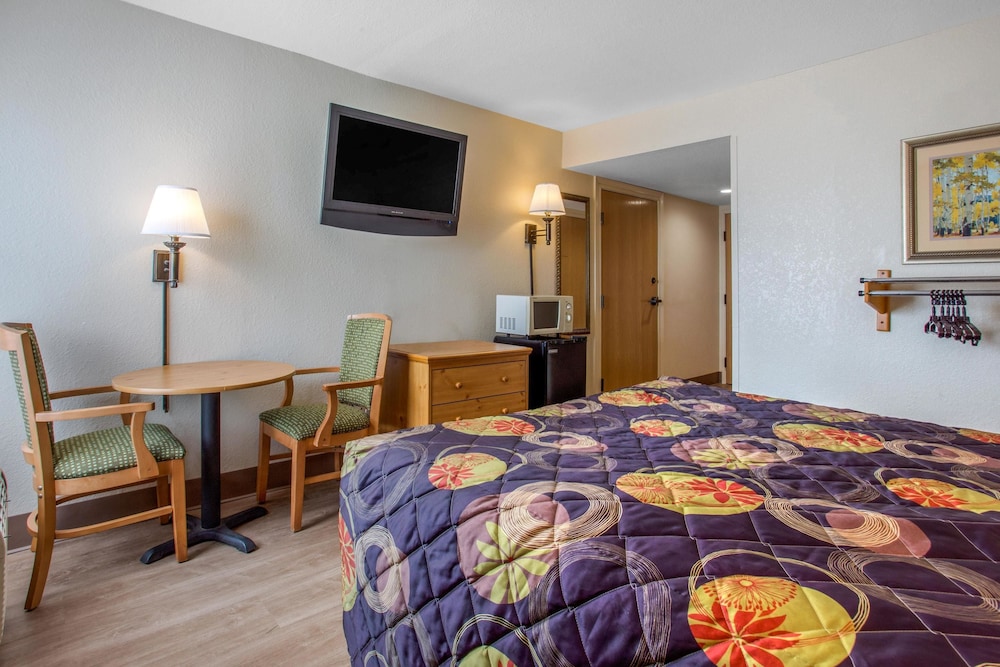 Rodeway Inn & Suites Near Outlet Mall - Asheville 13/30
