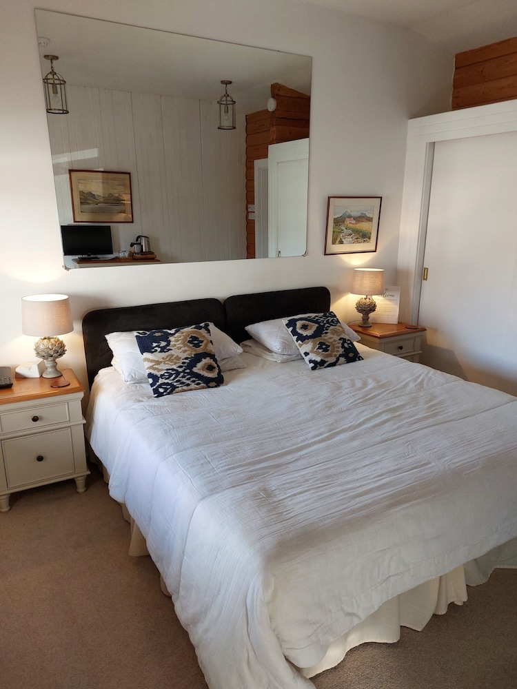 Summer Isles Hotel 9/50