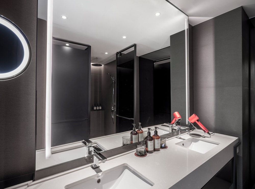 1 BEDROOM, EXECUTIVE, SUITE, RIVER VIEW, EXECUTIVE LOUNGE ACCESS