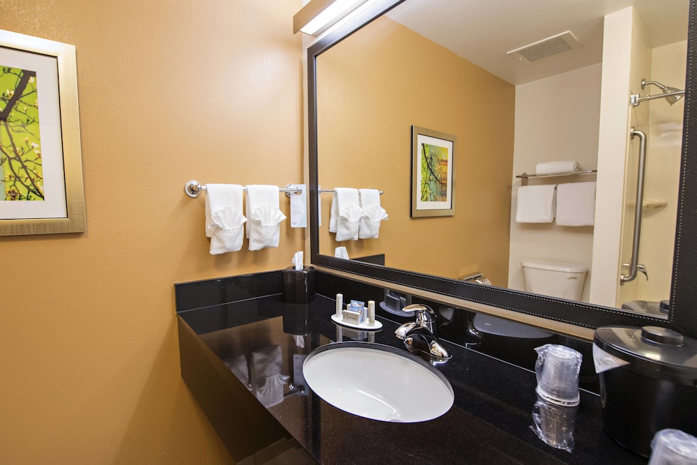 Fairfield Inn And Suites Charleston North University Area 10/20