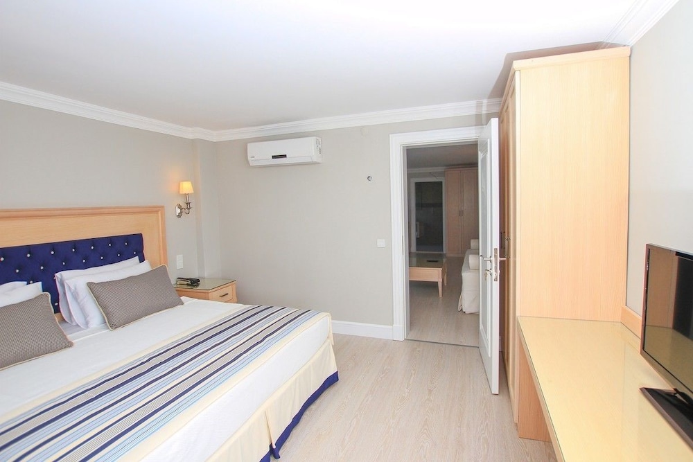Palm Bay Beach Hotel 29/61
