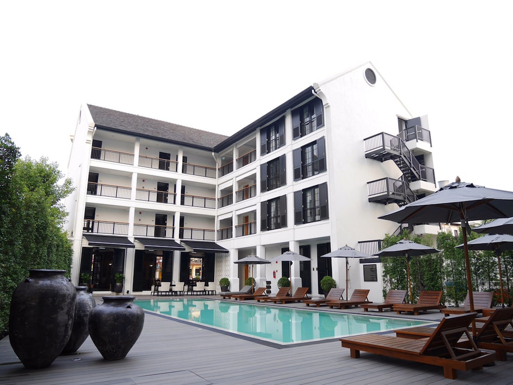 Buri Siri Hotel 7/71