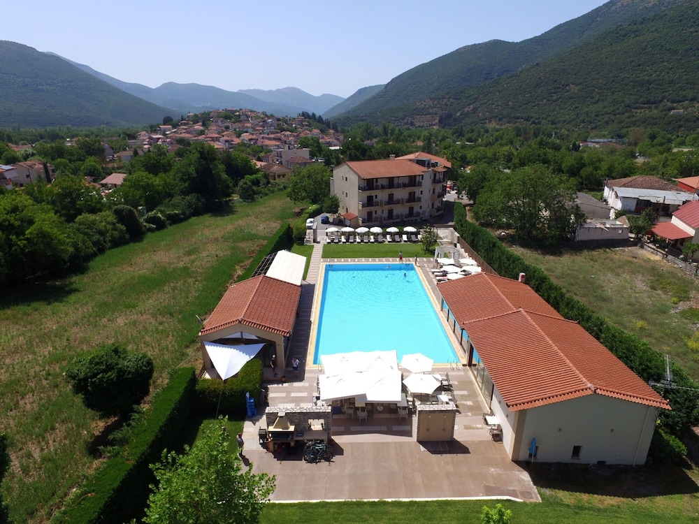 Mont Helmos Hotel 65/71