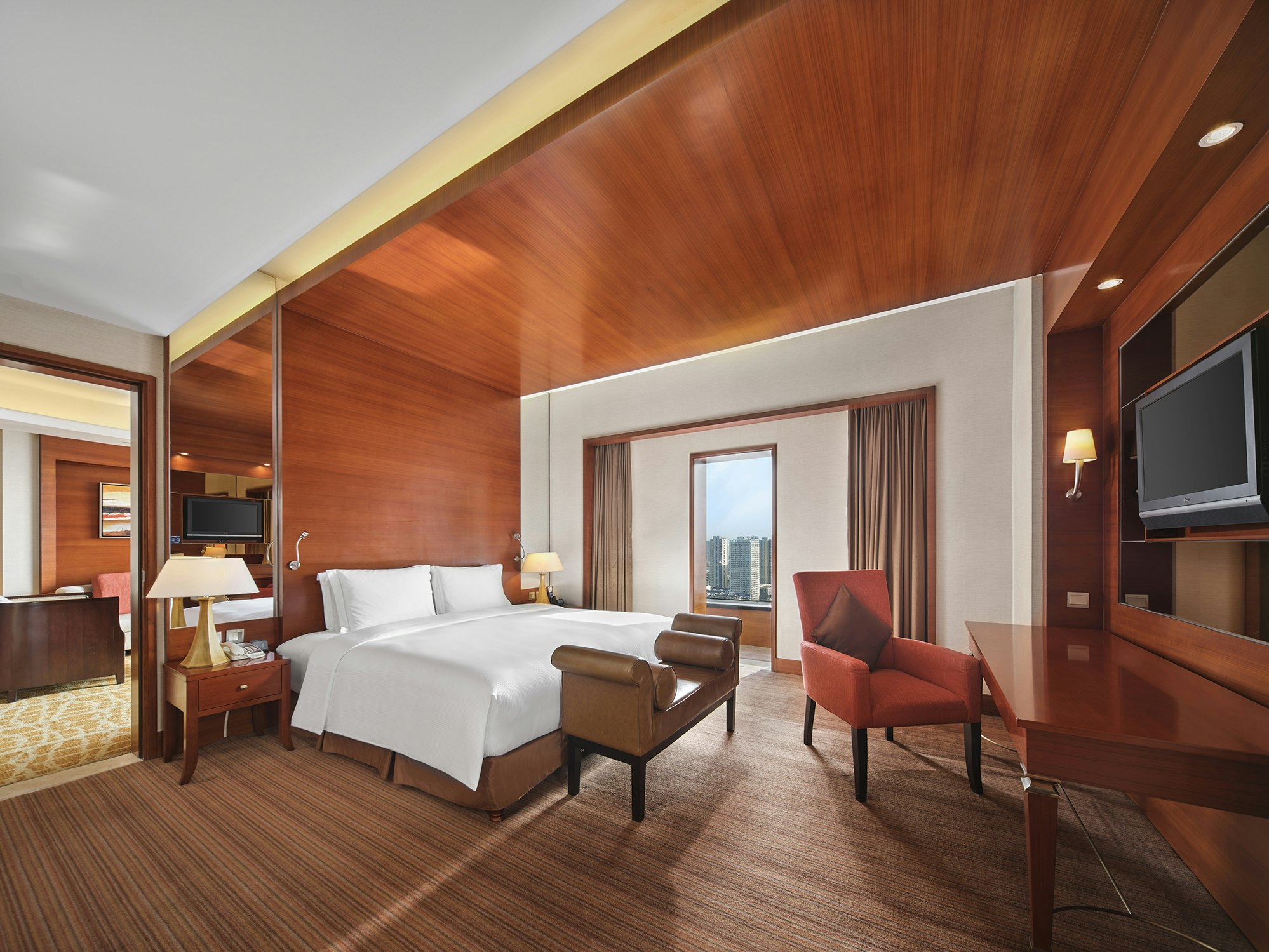 EXECUTIVE, KING BED