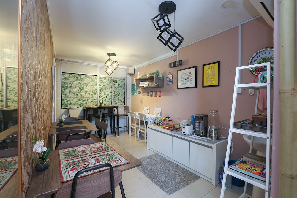 SPOT ON 89796 D'noor Budget Inn 24/27