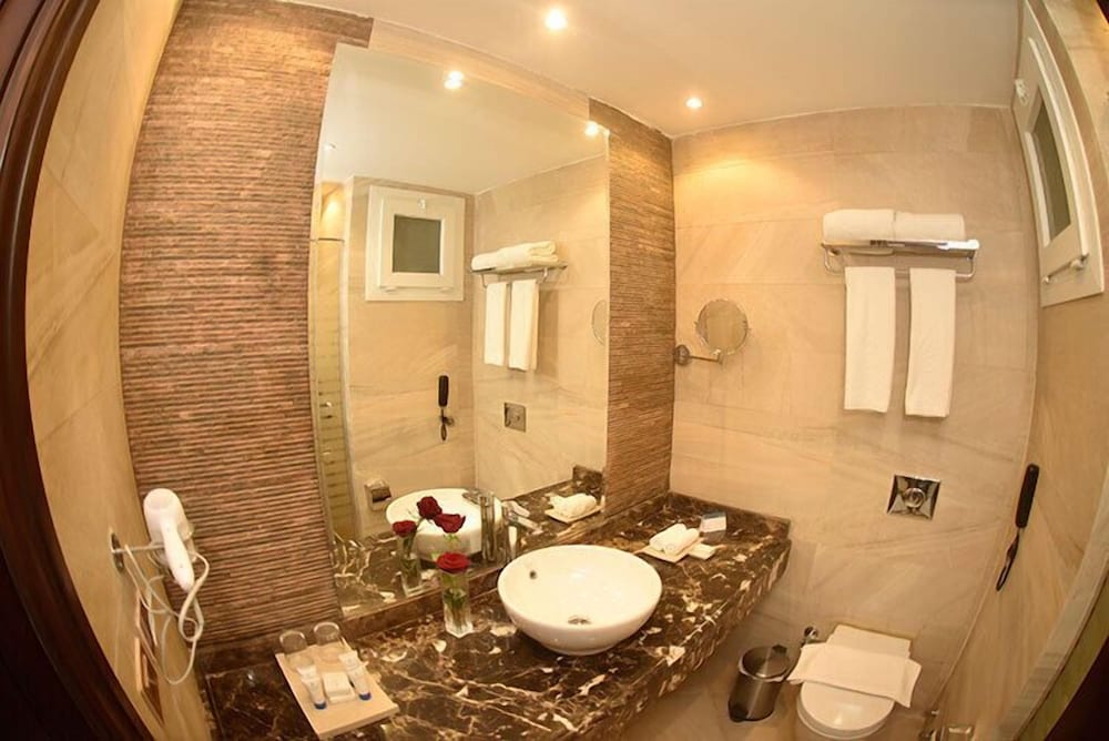Junior Suite, King Bed, Hot Tub, Grand Ocean Hotel And Resort 4/4