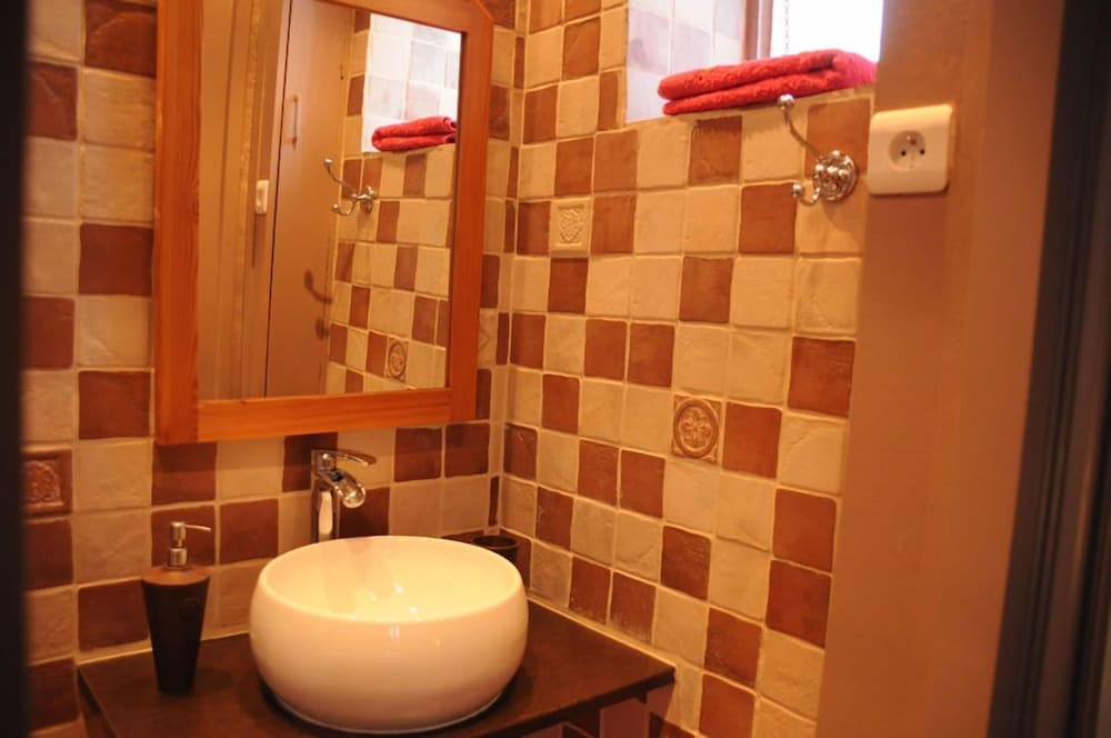 Villa Castel Chambres dHotes 42/45