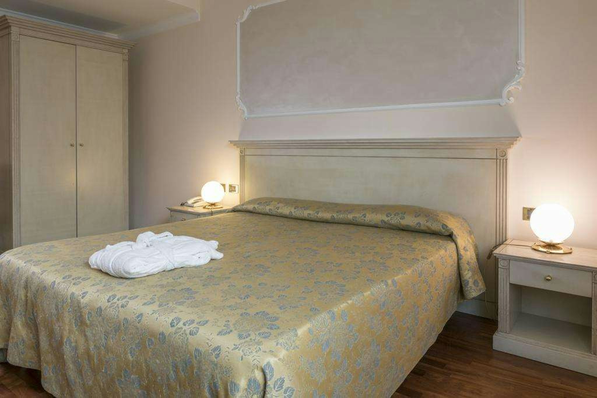 Villa Medici 10/30