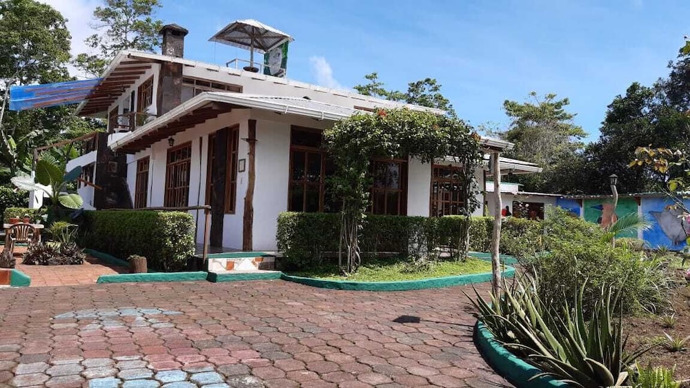Suymar Ecolodge Galapagos 63/75